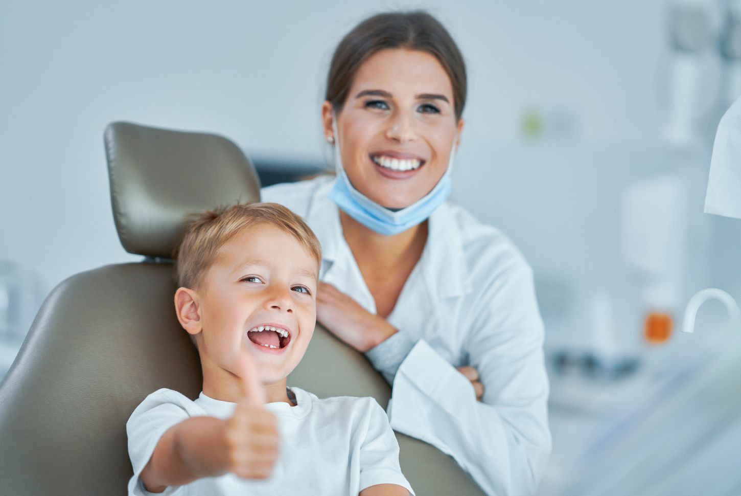 ¡Cuida la sonrisa de tus hijos! Consejos de odontopediatría para padres