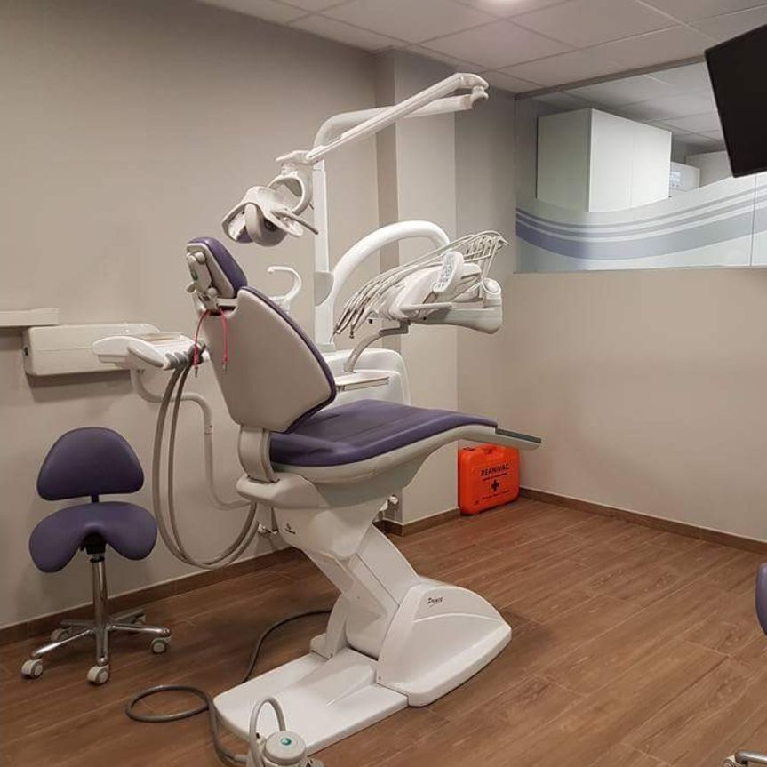 Gabinete clinica Macrident implantes dentales caparroso navarra